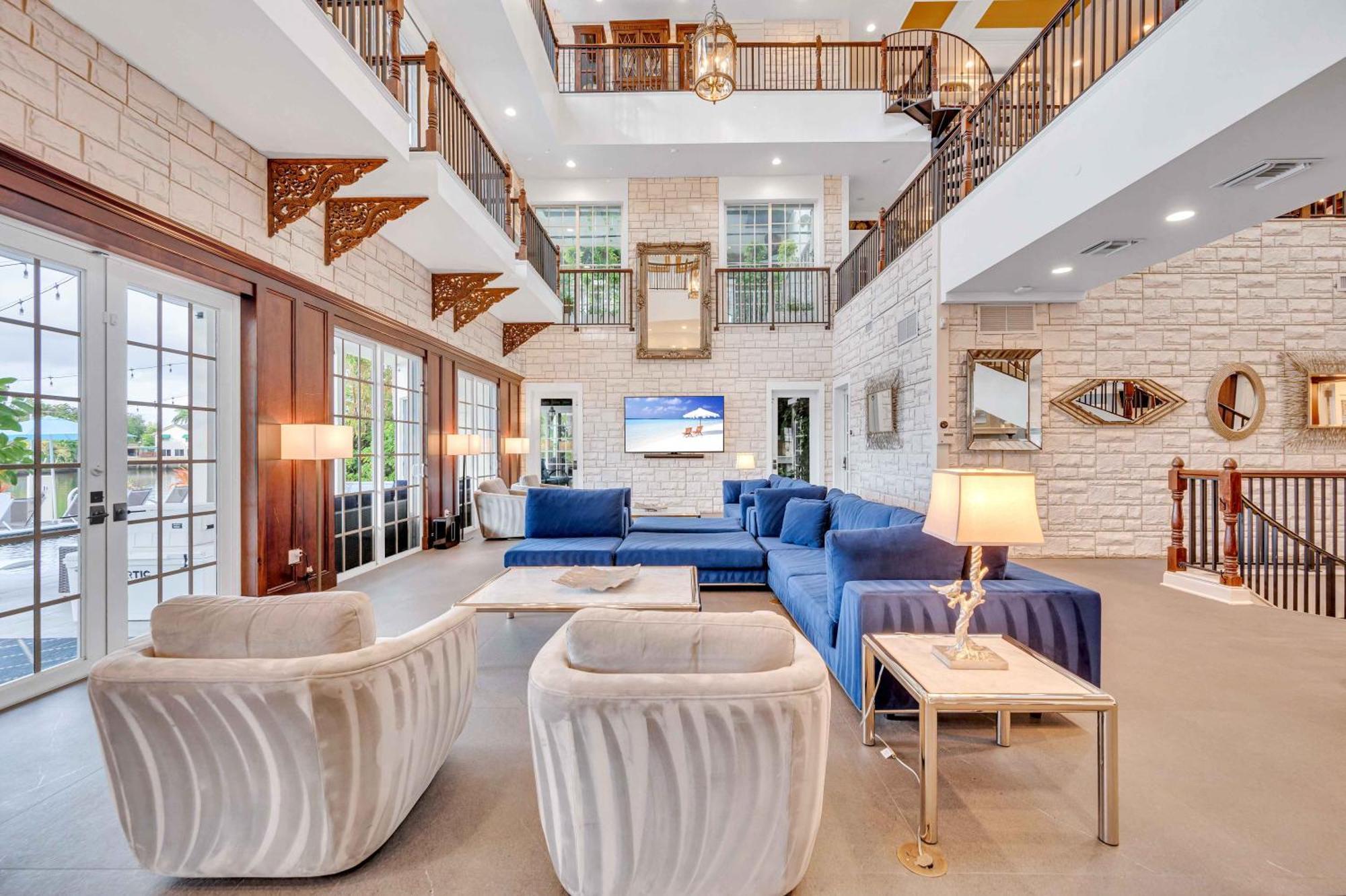 The Modern Castle Canal View Access Rooftop Living Greenhouse Vlllas Fort Lauderdale Exterior photo