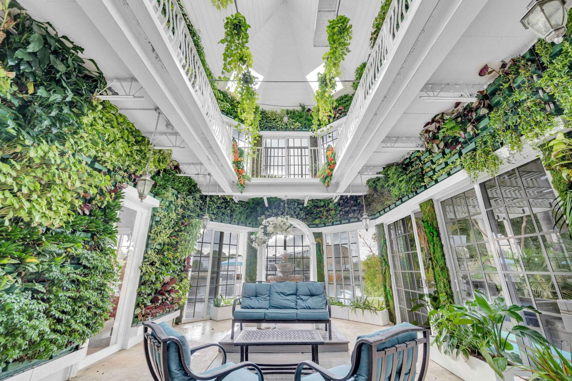 The Modern Castle Canal View Access Rooftop Living Greenhouse Vlllas Fort Lauderdale Exterior photo