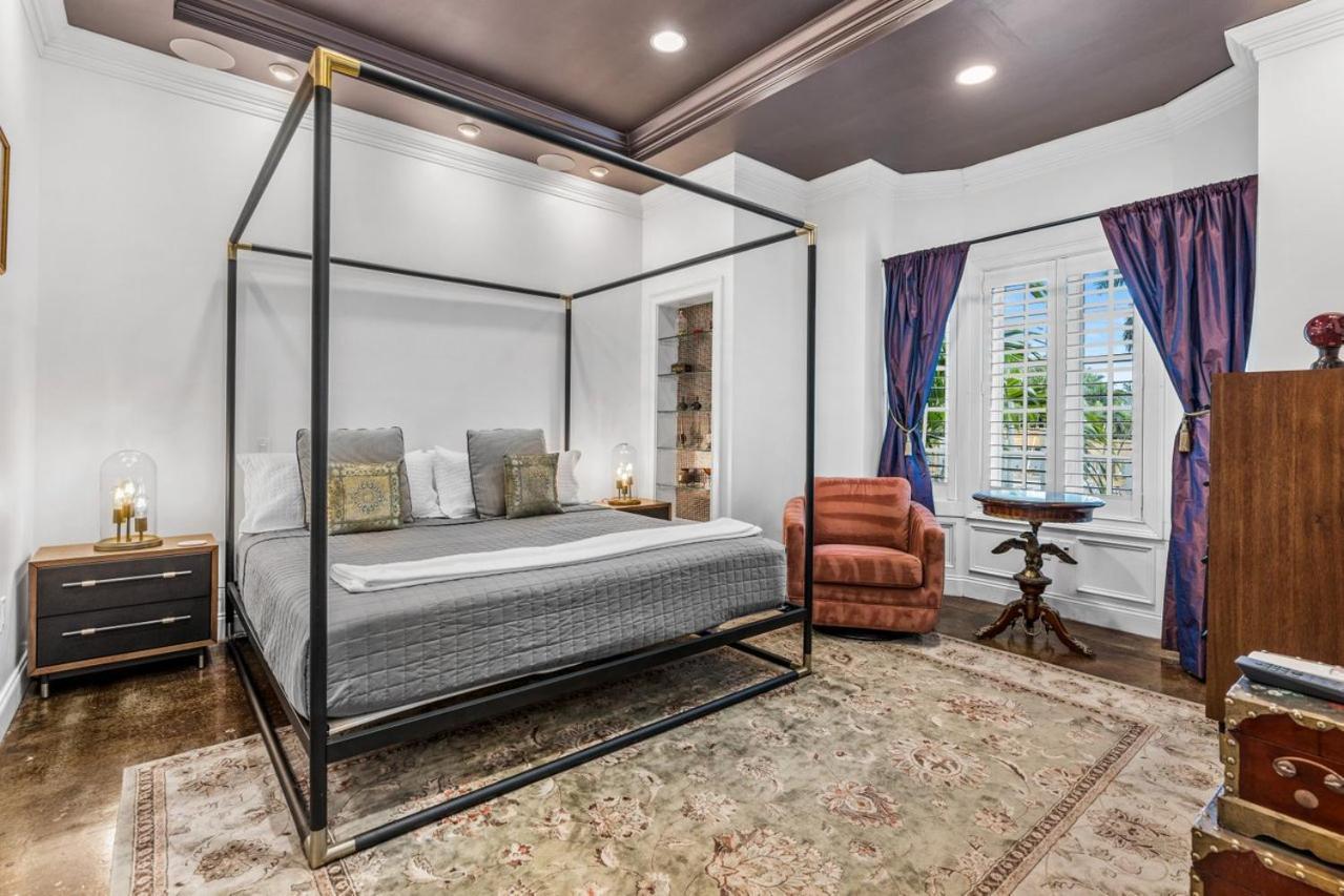 The Modern Castle Canal View Access Rooftop Living Greenhouse Vlllas Fort Lauderdale Exterior photo