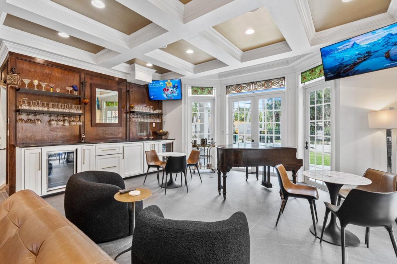 The Modern Castle Canal View Access Rooftop Living Greenhouse Vlllas Fort Lauderdale Exterior photo